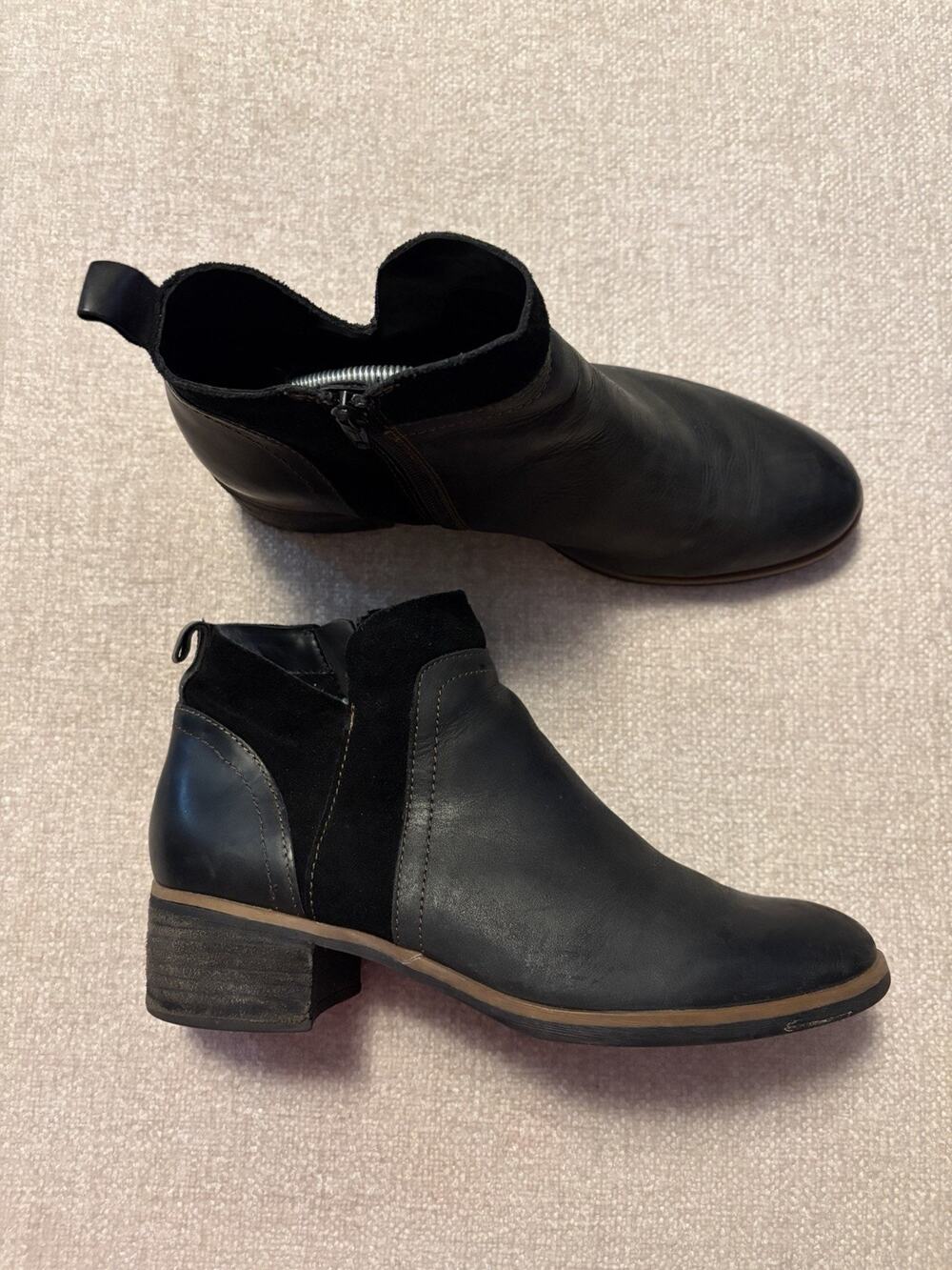 Korks Thyone Black Ankle Boots Size 9M Leather and Suede Size Zip See Pictures